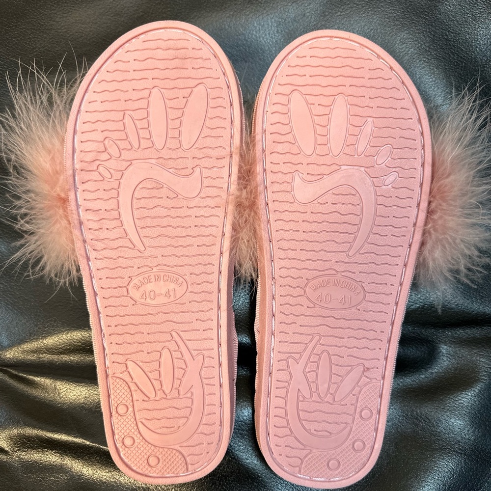 Slippers - Picture 3 of 4